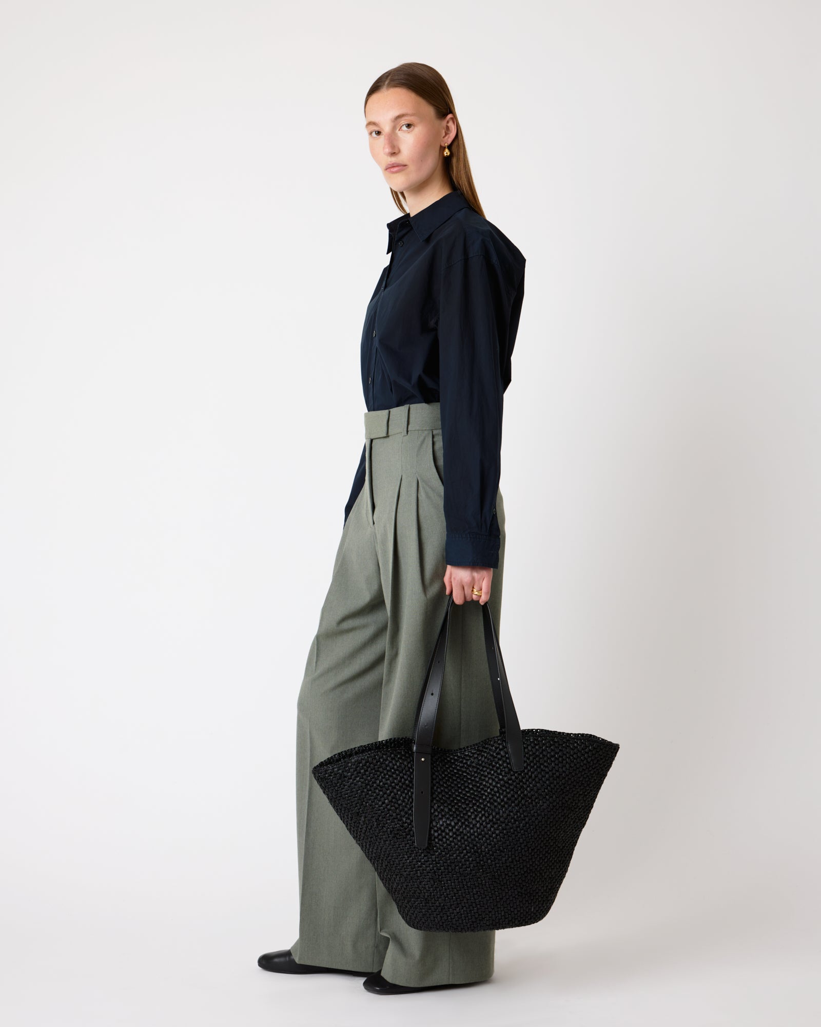 The Bianca Raffia Bag Large in Black | LIÉ STUDIO